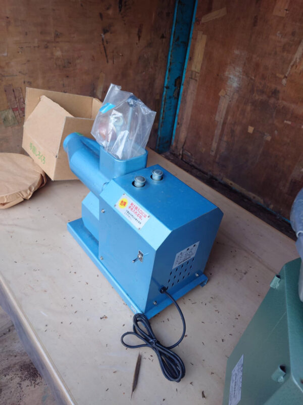 中古電気窯　10KW横扉式　＆　小型土練機 - 画像 (7)